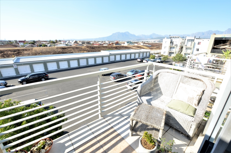 2 Bedroom Property for Sale in Gordons Bay Central Western Cape